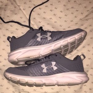 Women’s 7.5 Gray Under Armour Shoes